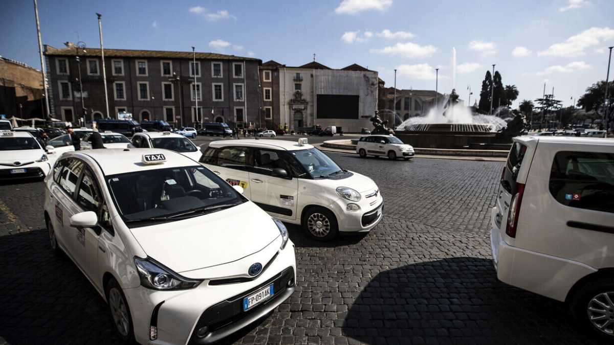 Immagine di Gli uomini non hanno l’antenna sensoriale telefonica, peccato