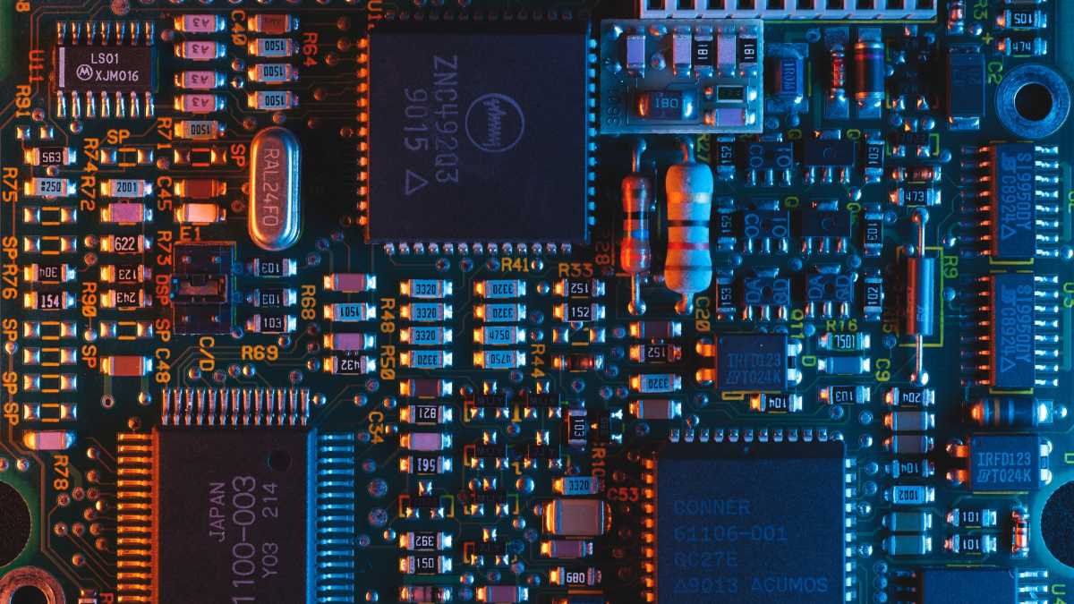 Immagine di La crisi dei semiconduttori. Cnh chiude per alcuni giorni diversi stabilimenti in Europa