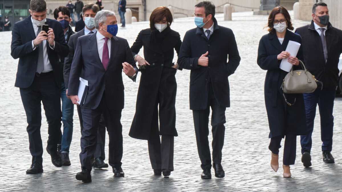 Immagine di Le scazzottate di Arcore per definire il futuro di Forza Italia e del Quirinale