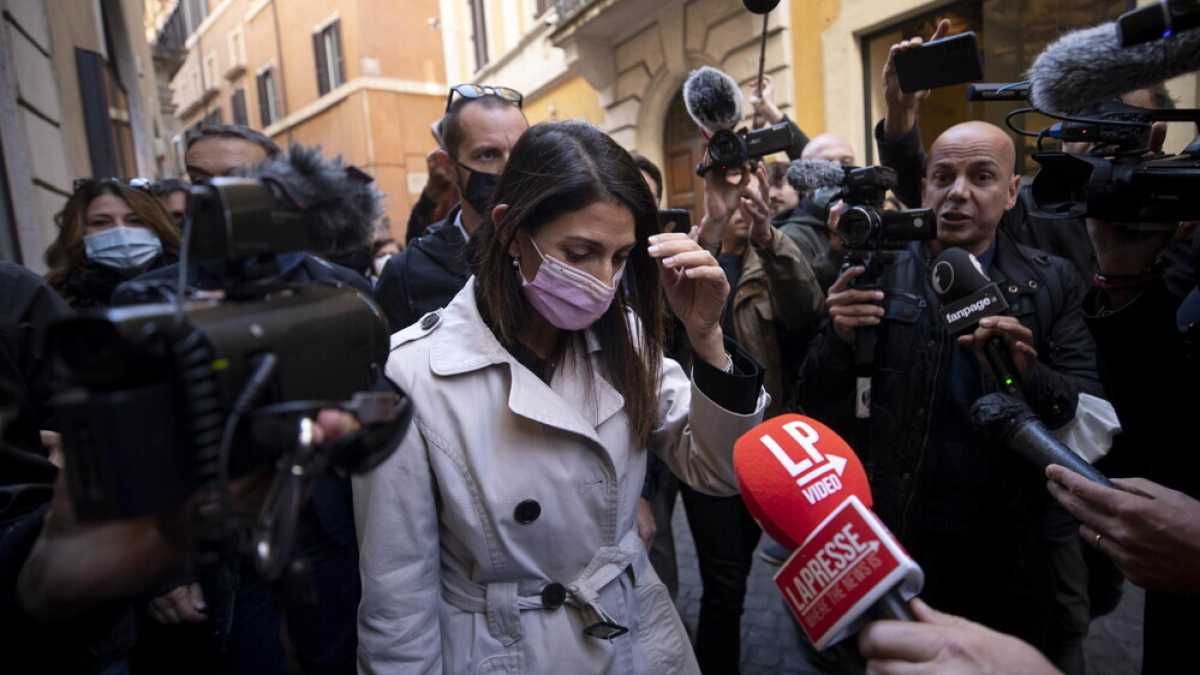 Immagine di La nuova vita della Raggi, tra Conte e il ballottaggio