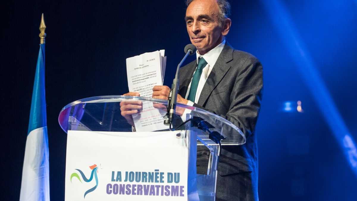 Immagine di I giovani fan di Zemmour fanno il loro ingresso (tumultuoso) a Sciences Po