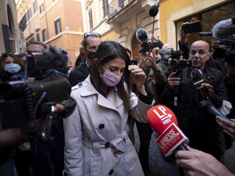 La nuova vita della Raggi, tra Conte e il ballottaggio