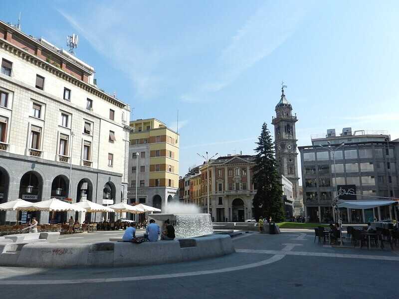 Piazza Monte Grappa a Varese (da Wikipedia)