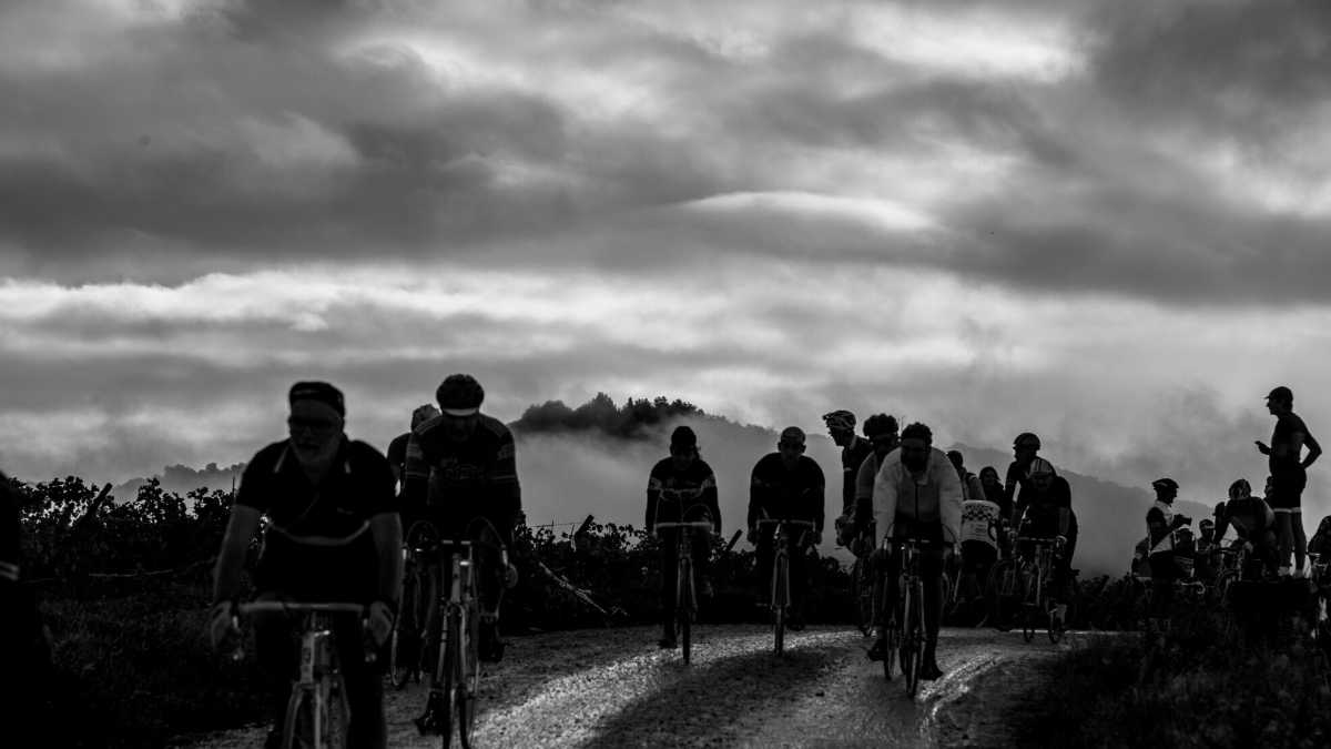 Immagine di Rapire la velocità. L'Eroica vista dietro l'obiettivo di un fotografo