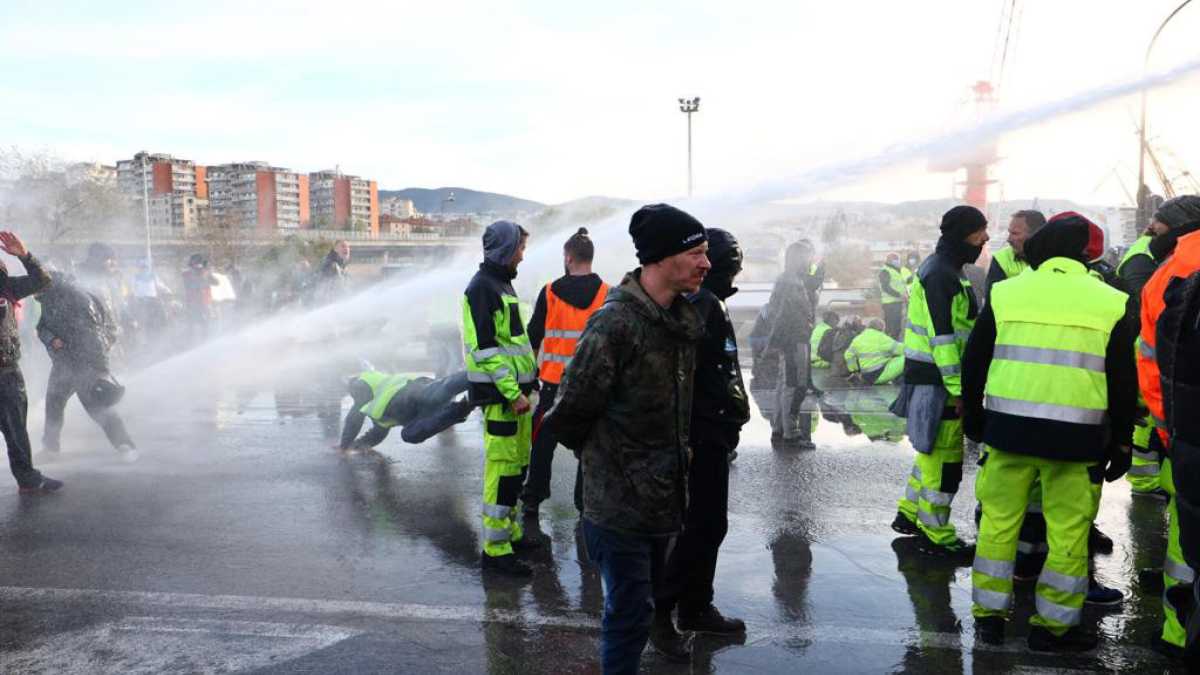 Immagine di Il pugno duro di Lamorgese a Trieste