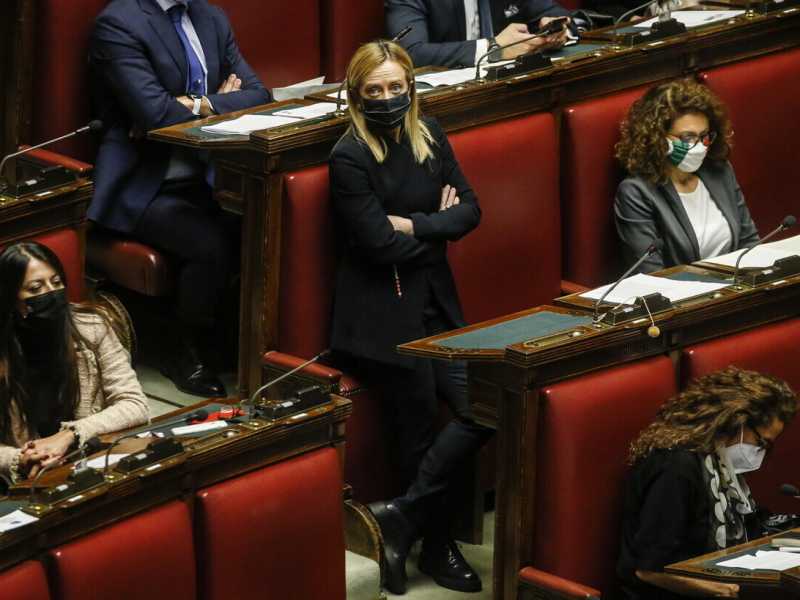Lo scontro Lamorgese-Meloni alla Camera