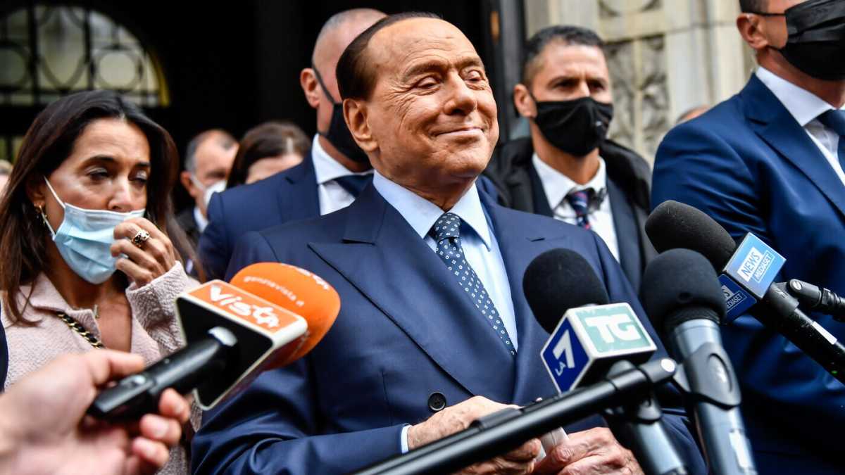 Immagine di Berlusconi scrive ai deputati: Barelli capogruppo. Ma è rissa dentro FI