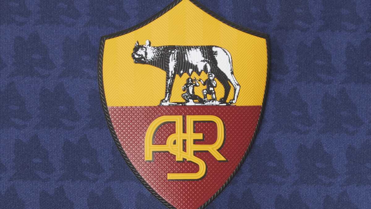 Immagine di Roma operazione nostalgia: nelle maglie il vecchio stemma