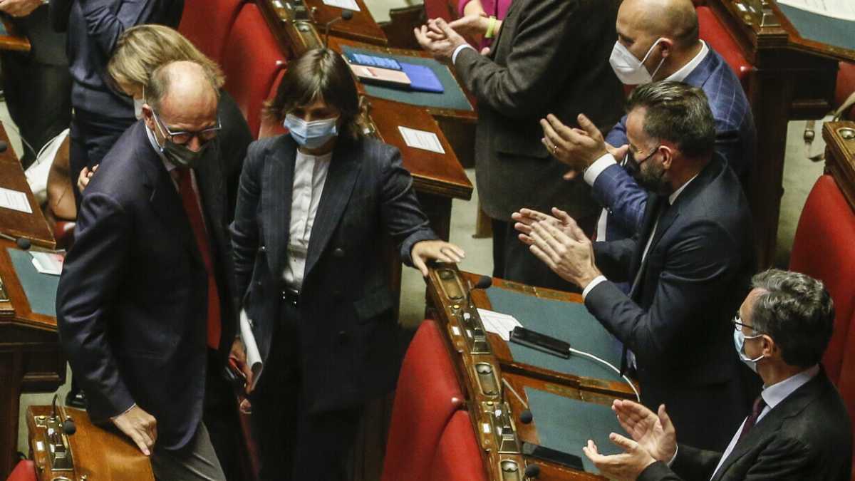 Immagine di Il ritorno alla Camera di Letta Montecristo: "Io candidato premier? Aspettiamo"