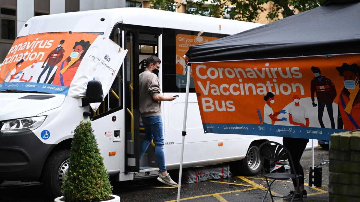 Immagine di Perché nel Regno Unito aumentano contagi e decessi nonostante i vaccini?