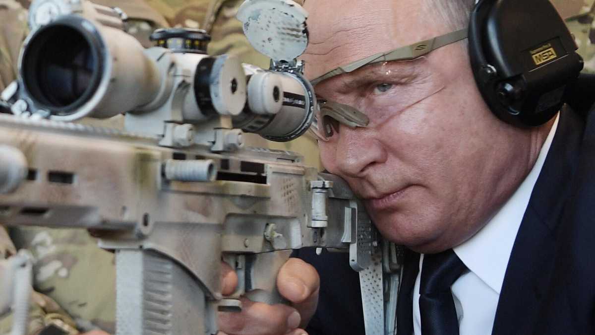 Immagine di Da Putin a Salvini, da Churchill ai grillini. Se la politica cede al fascino del fucile