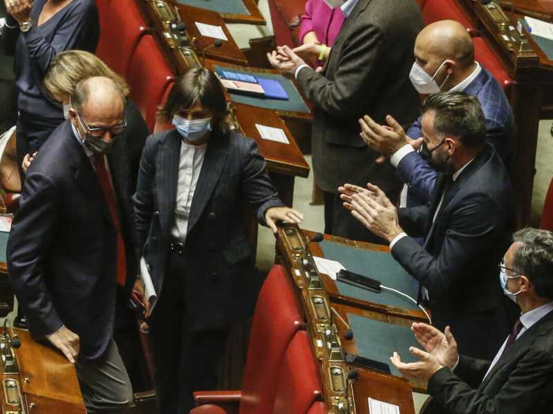 Il ritorno alla Camera di Letta Montecristo: "Io candidato premier? Aspettiamo"