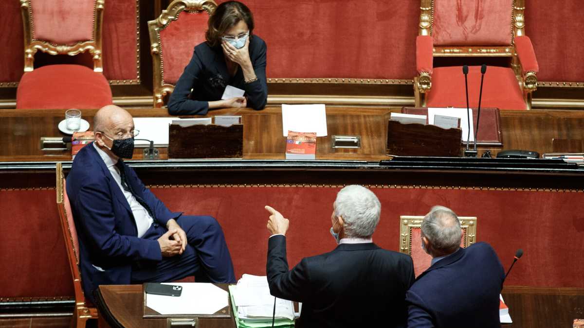 Immagine di Per il Colle, il partito del non voto punta su Cartabia e Casini