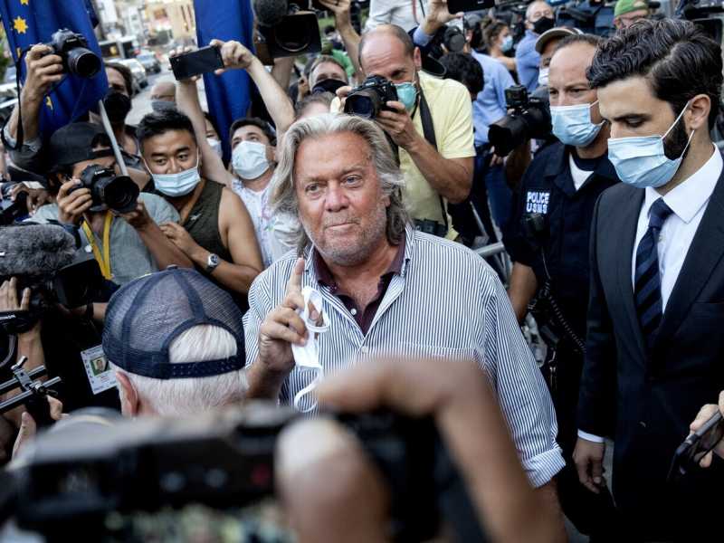 Bannon kamikaze. L'ideologo trumpiano rischia il carcere per difendere l'insurrezione del 6 gennaio