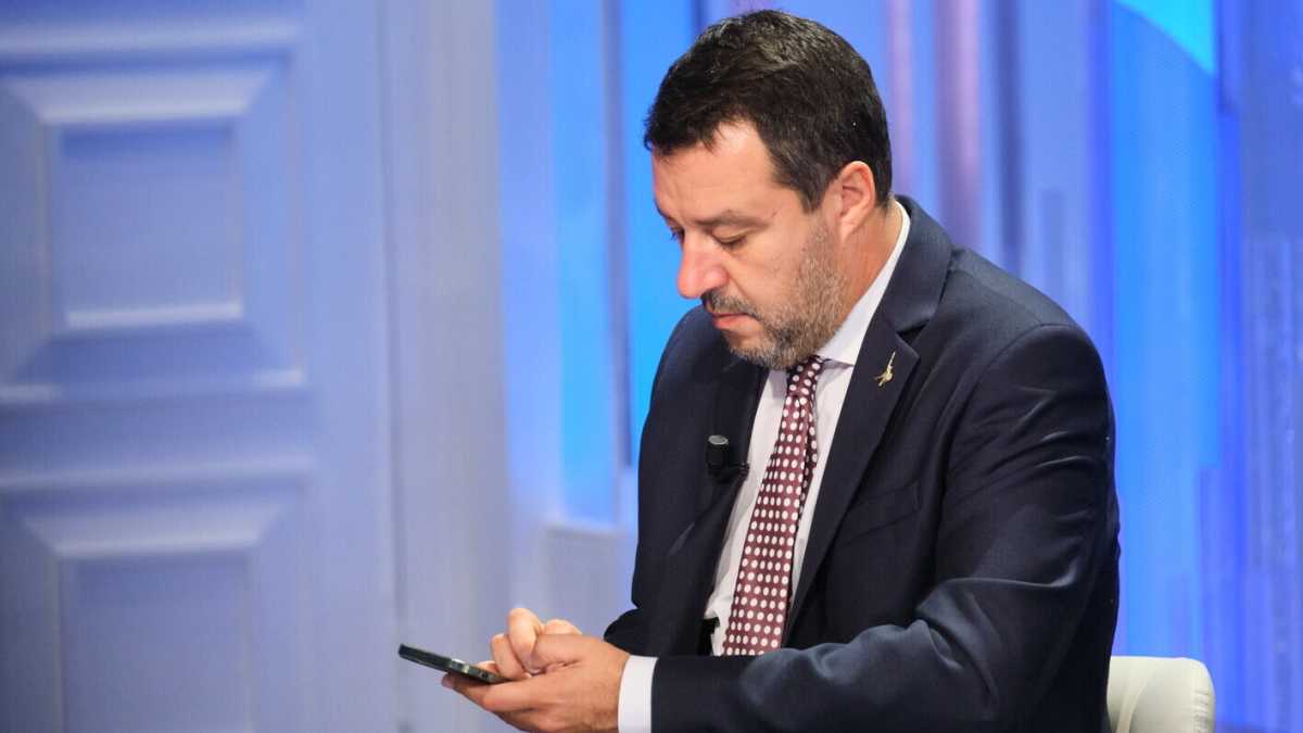 Immagine di Il finto garantismo di Salvini crolla su Leoluca Orlando