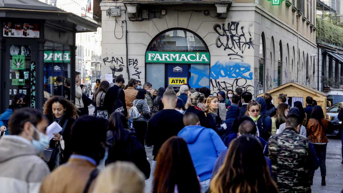 Immagine di Aumentano i tamponi e si rilevano più contagi. È l'effetto green pass