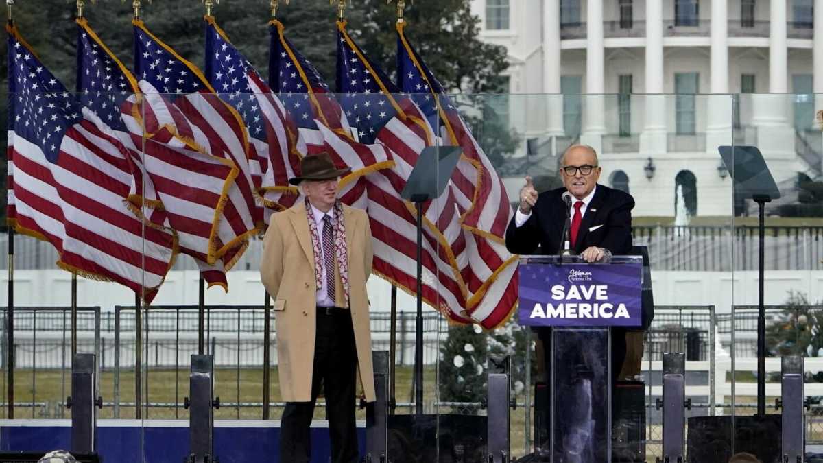 Immagine di L’inventore del golpe al Congresso si pente, “una follia!”, ma la marea trumpiana sale