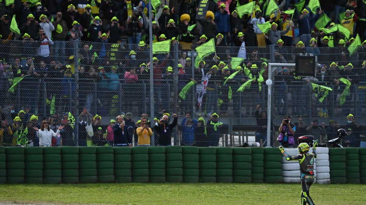 Immagine di Giallo, collettivo y final. L'ultima di Valentino Rossi a Misano apre l'epoca della nostalgia