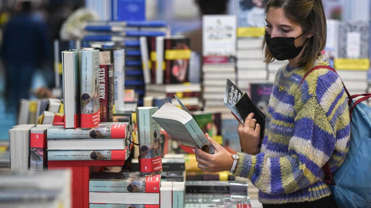 Immagine di Contro i saloni. Lode al distanziamento sociale del lettore