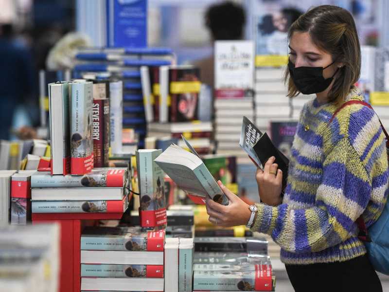 Contro i saloni. Lode al distanziamento sociale del lettore