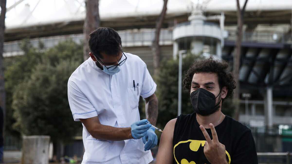 Immagine di I vaccinati resistono allo stesso modo a tutte le varianti. Uno studio