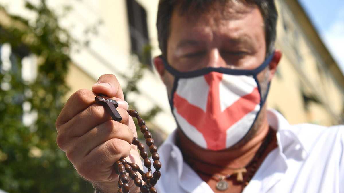 Immagine di Sai qual è la differenza tra Salvini e il Papa?