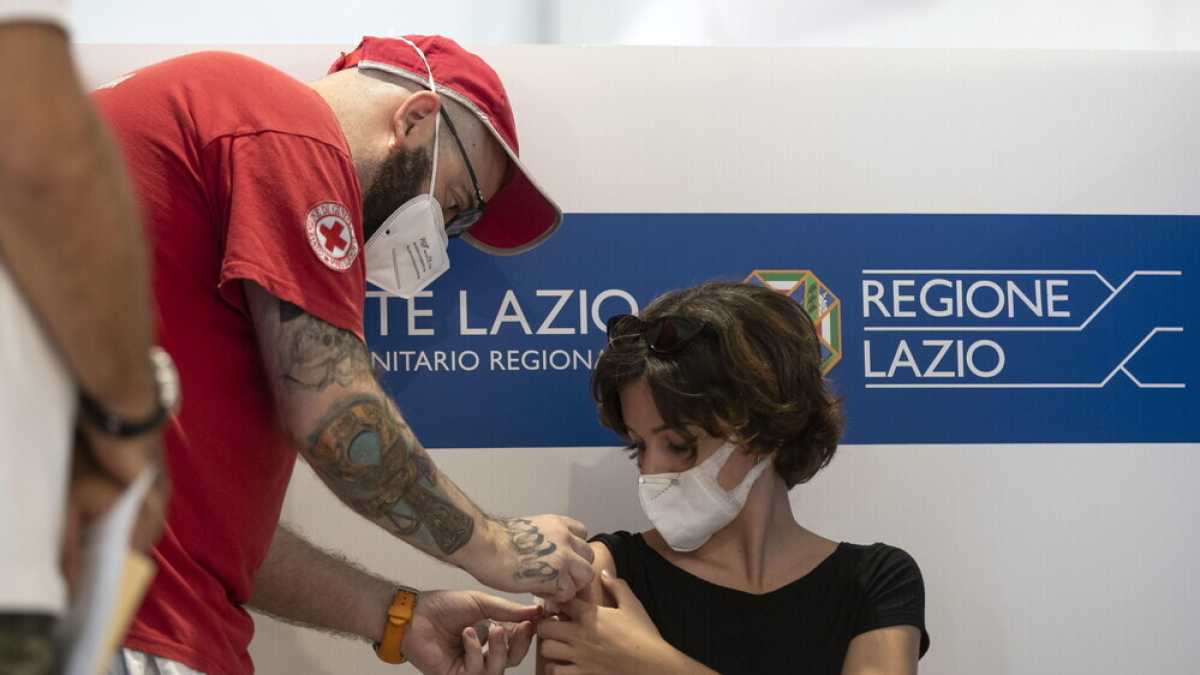 Immagine di La terza dose per tutti è "verosimile" e si farà "entro l'anno"