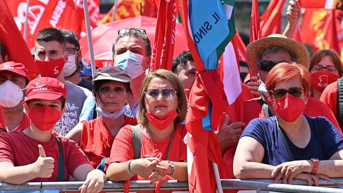 Immagine di Il Pd molla i sindacati: "Su pensioni e sciopero rasentate l'assurdo", dice Gribaudo