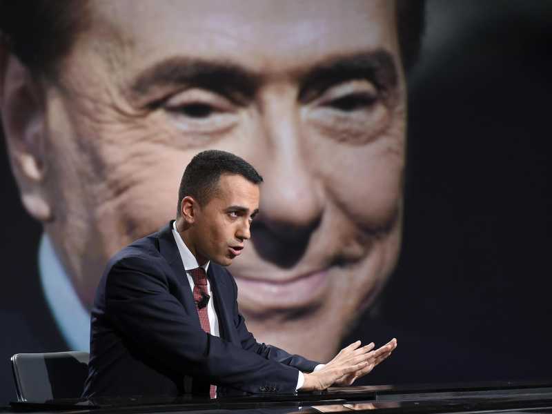 Di Maio rivela nel suo libro quella volta che Berlusconi gli disse "sei davvero bravo"