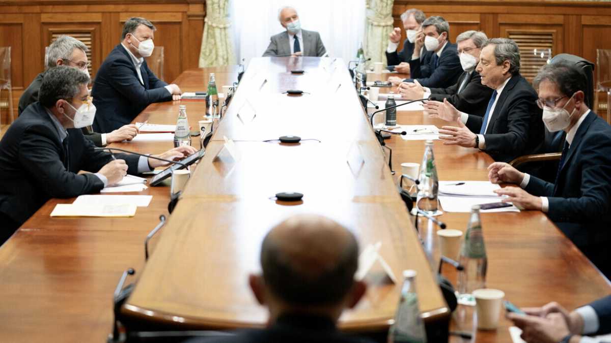 Immagine di La zuffa notturna sulle pensioni e non solo. Così si arriva al Cdm sul nuovo decreto Semplificazioni