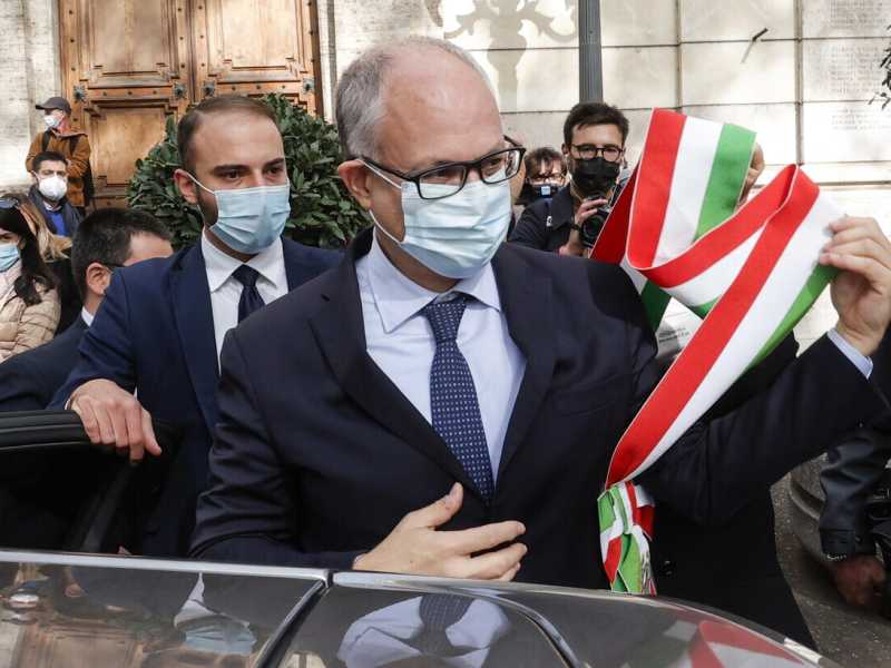 Gualtieri cerca assi per la giunta, ma nessuno vuole guadagnare 3.500 euro