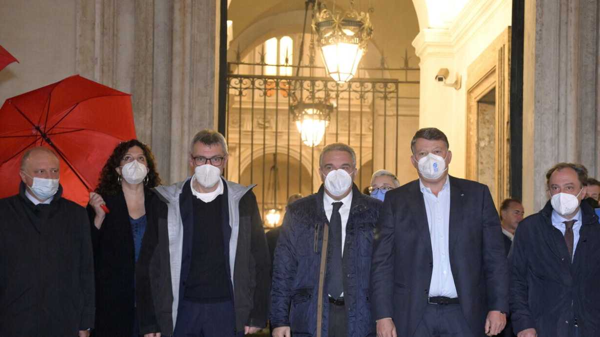 Immagine di È quasi mobilitazione. L'azione incerta dei sindacati
