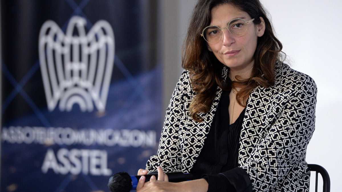 Immagine di La Castelli sposa il portavoce di Di Maio. Così il M5s è ormai il partito dell’endogamia