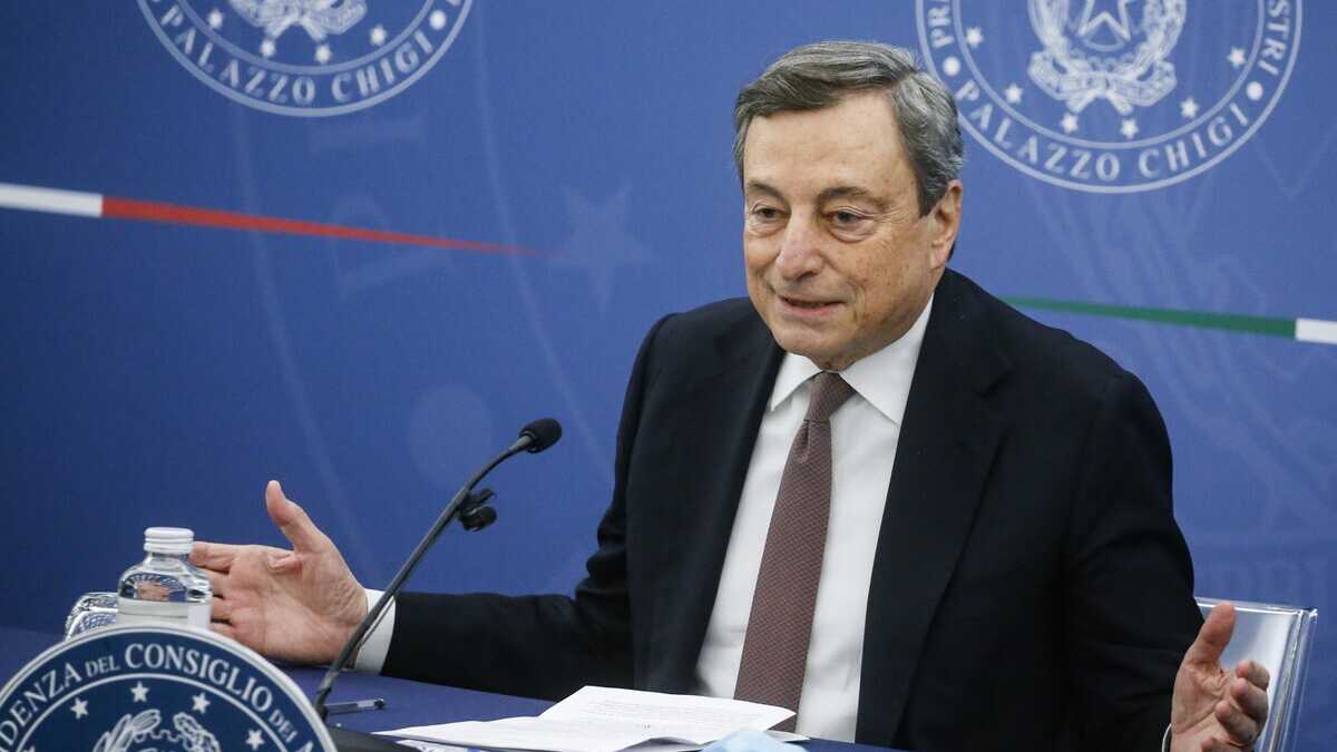 Immagine di Draghi e la manovra anti populista: "Non temo lo sciopero generale"