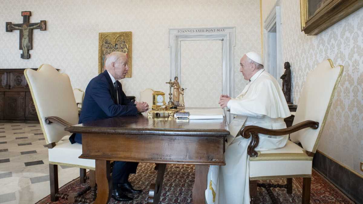 Immagine di Dietro ai sorrisi tra Biden e il Papa ci sono questioni irrisolte (migranti e Cina)