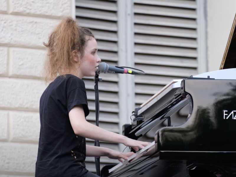 Frida Bollani Magoni al Piano City Milano (screen da YouTube)&nbsp;