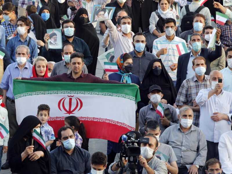C’è un gruppo di hacker che trolla gli ayatollah iraniani mandando in tilt ferrovie e benzinai