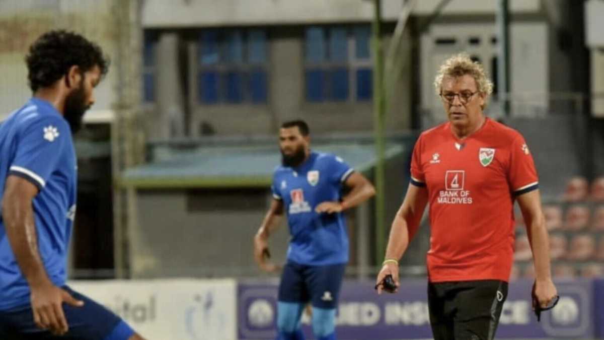 Immagine di Insegnare calcio alle Maldive. Intervista a Francesco Moriero