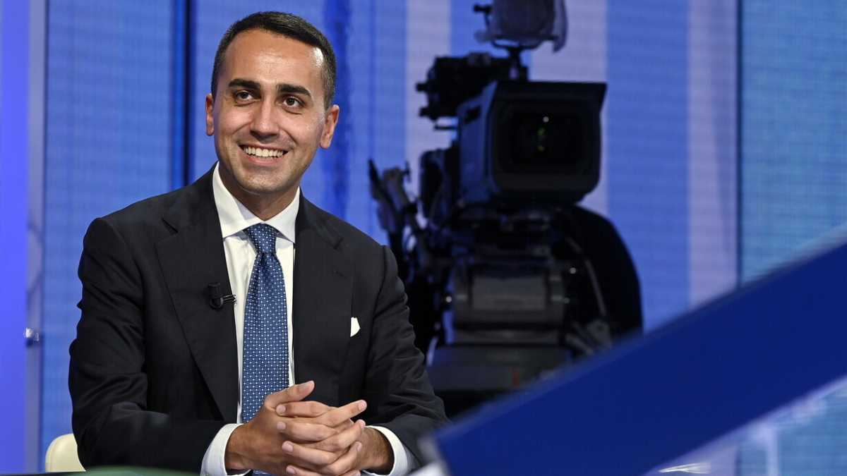 Immagine di L'autobiografia di Di Maio: come sbarazzarsi del vaffa e abbracciare Machiavelli
