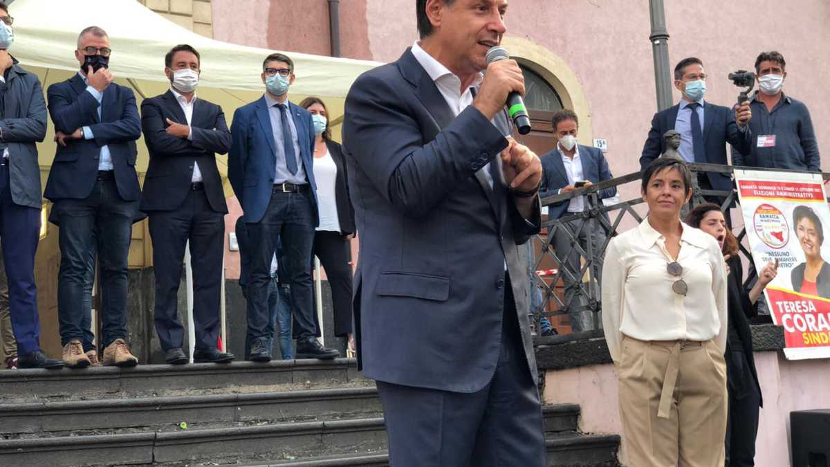 Immagine di Conte come Salvini, in trincea per nostalgia di Palazzo Chigi