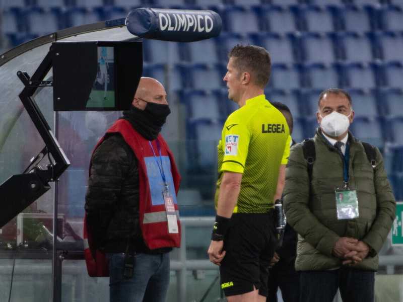 Vogliamo davvero far parlare gli arbitri?