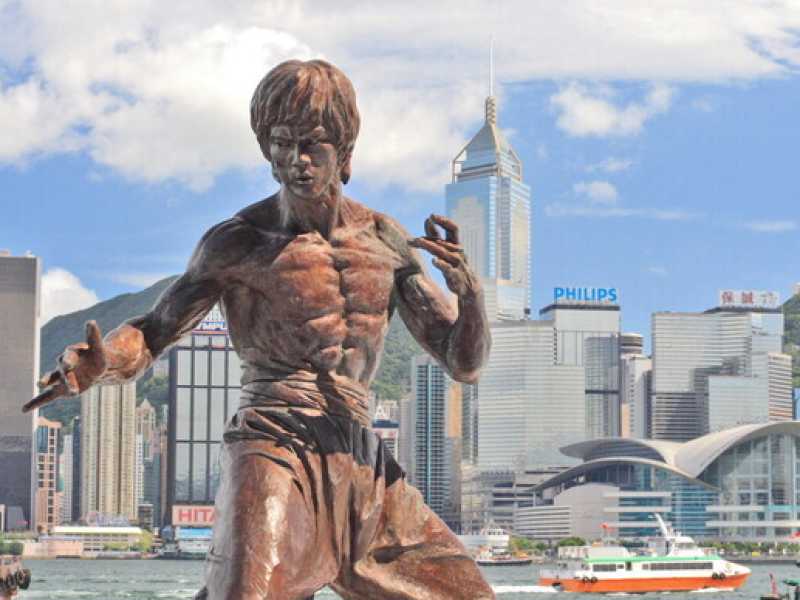 Statua di Bruce Lee a Hong Kong (da Wikipedia)