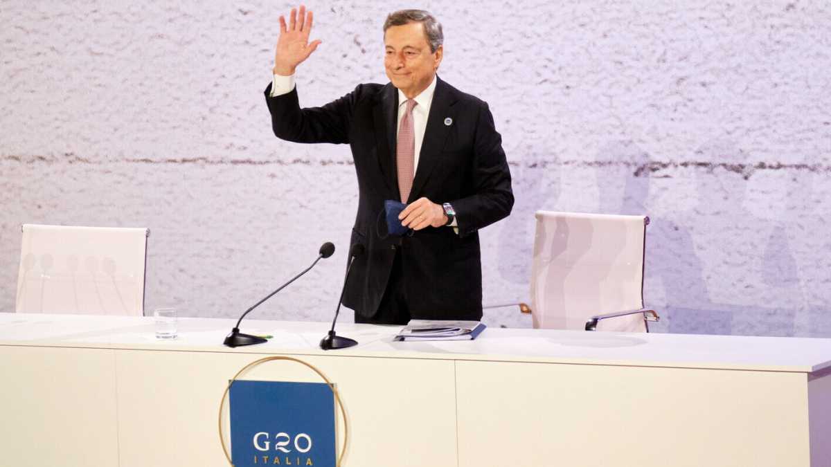 Immagine di Conte e Bettini vogliono Draghi al Colle. Ma i parlamentari non si fidano