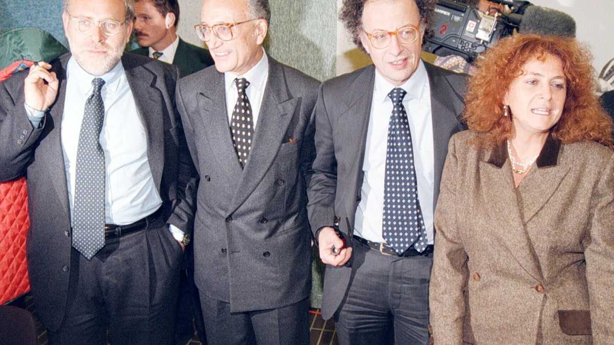 Immagine di Gli anni delle Mani pulite in un libro di revisionismo (e pentitismo) giornalistico-manettaro
