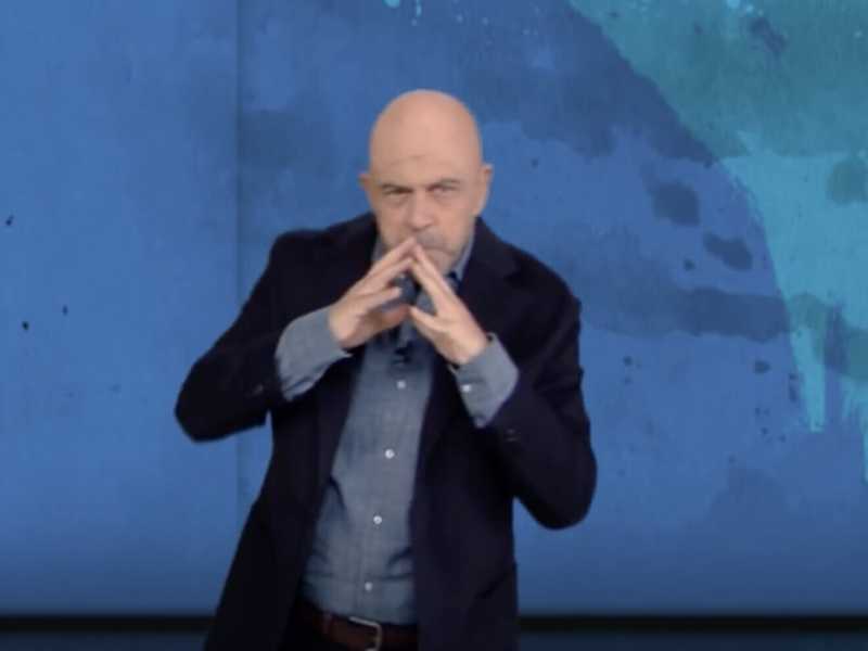 Crozza imita Saviano, screen da YouTube&nbsp;