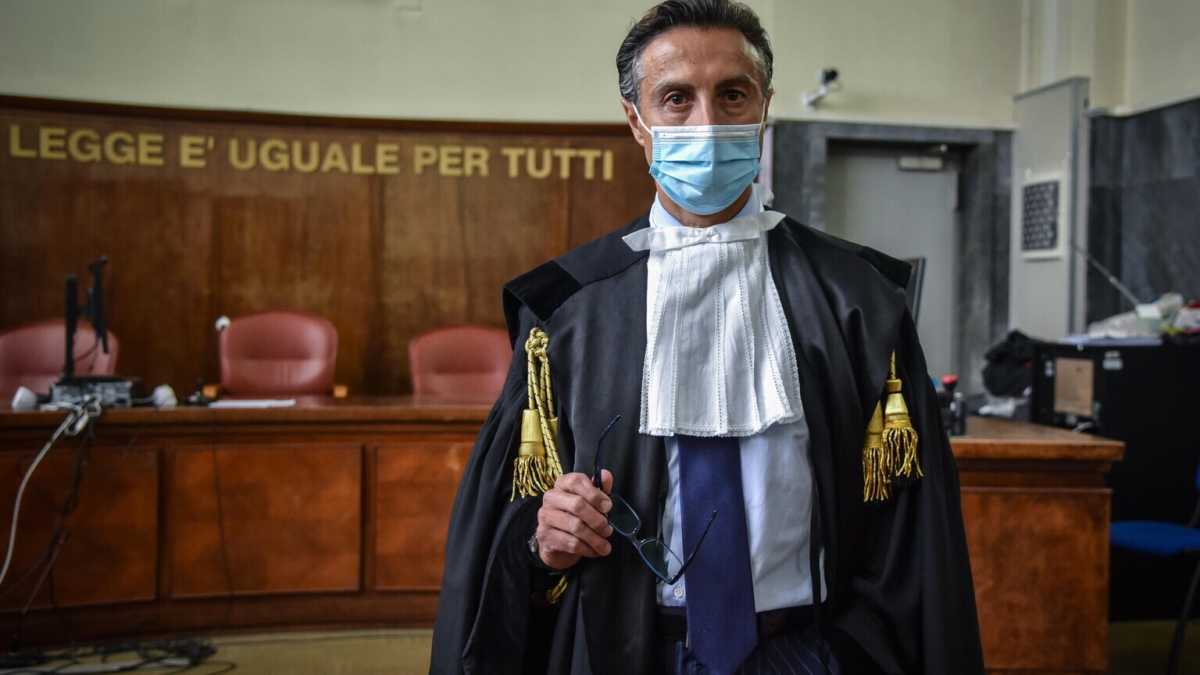 Immagine di Flop definitivo del processo del secolo. Assolti i “mediatori” Eni