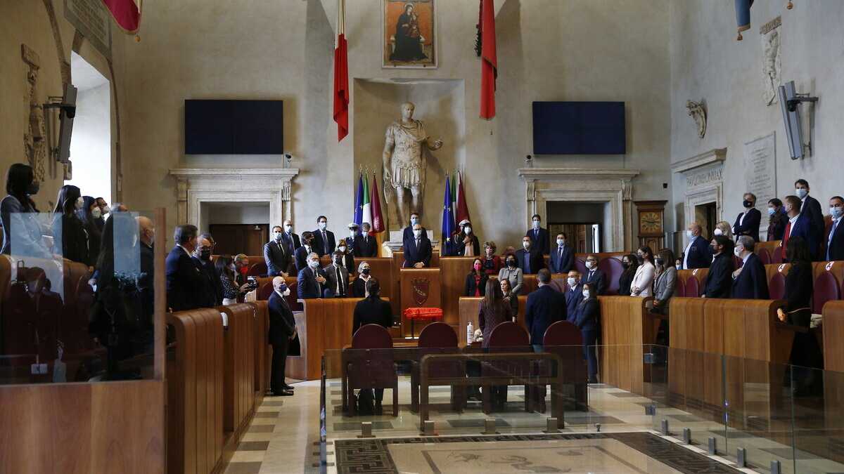 Immagine di Raggi e Calenda, così vicini così lontani. Michetti è già un ricordo