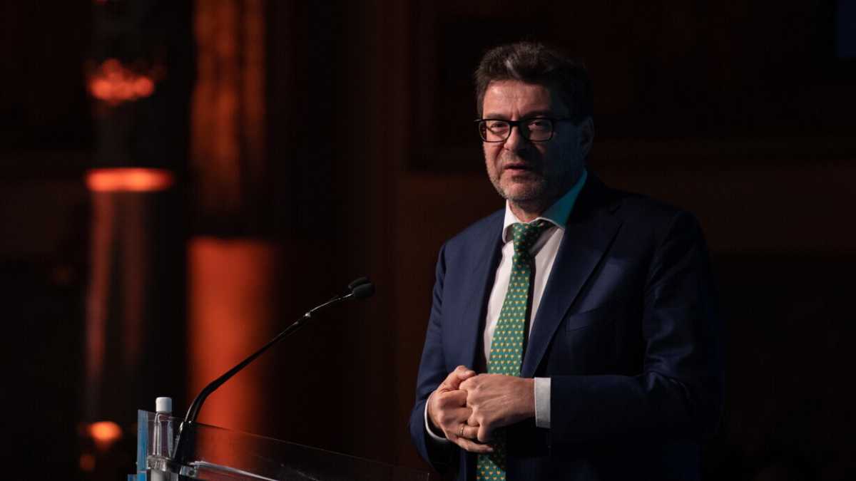 Immagine di La fuga di Giorgetti dal consiglio federale della Lega: fragile tregua con Salvini
