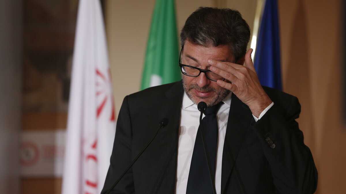 Immagine di Il dissidente Giorgetti, la "passione" di un ministro elevato a leader