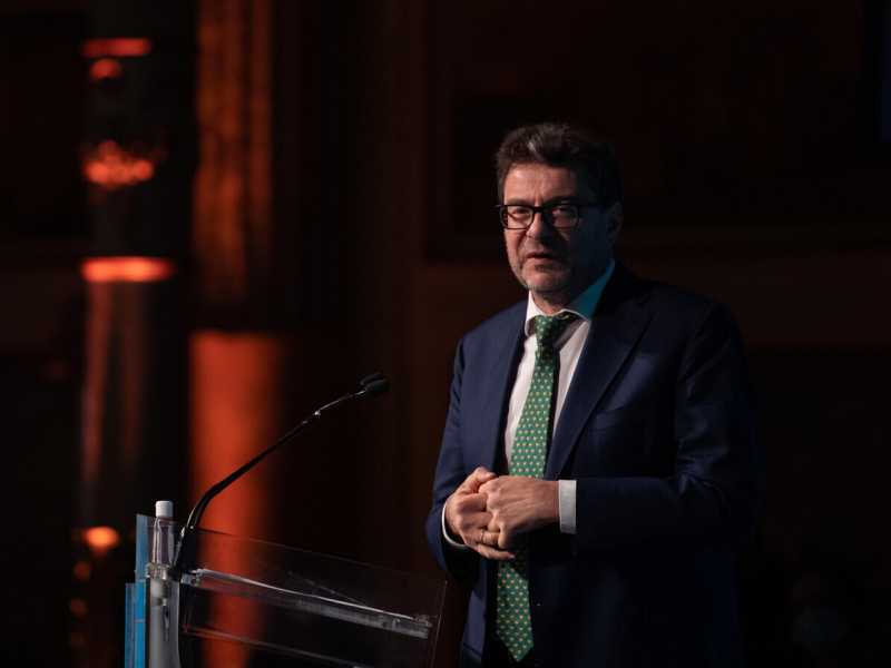 La fuga di Giorgetti dal consiglio federale della Lega: fragile tregua con Salvini